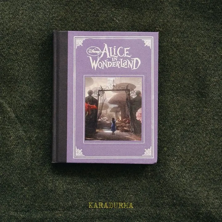 Alice in Wonderland (Based on the Motion Picture Directed by Tim Burton (Reissue))